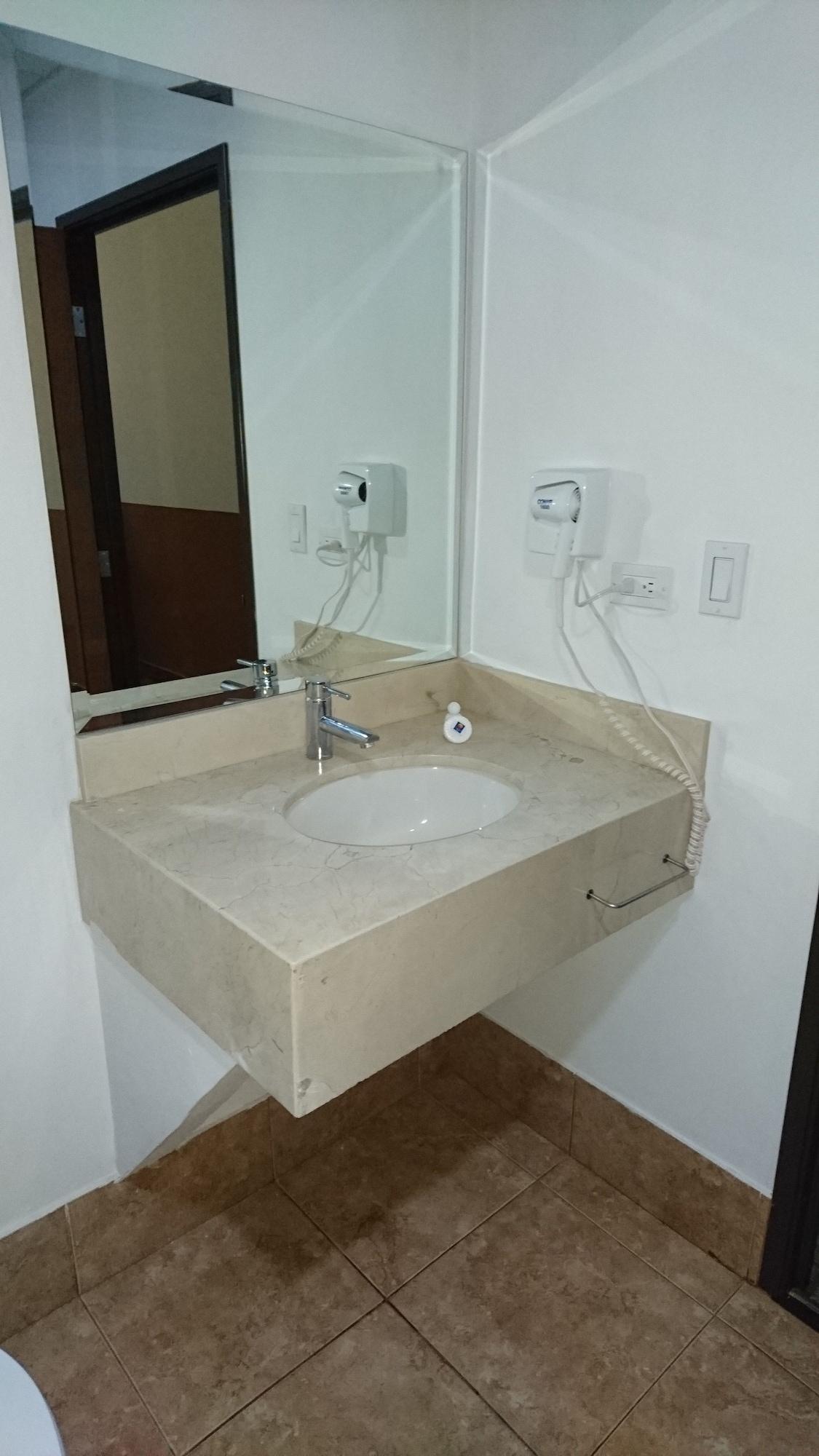 Comfort Inn Chihuahua Extérieur photo