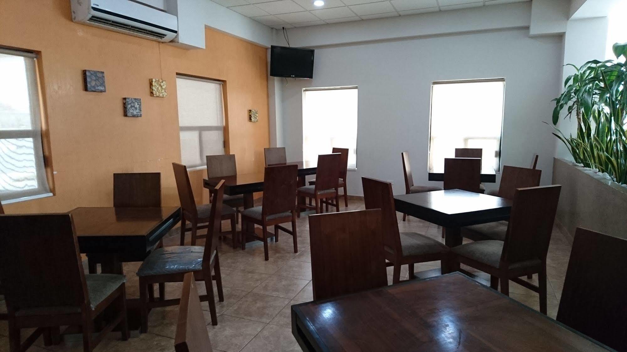 Comfort Inn Chihuahua Extérieur photo